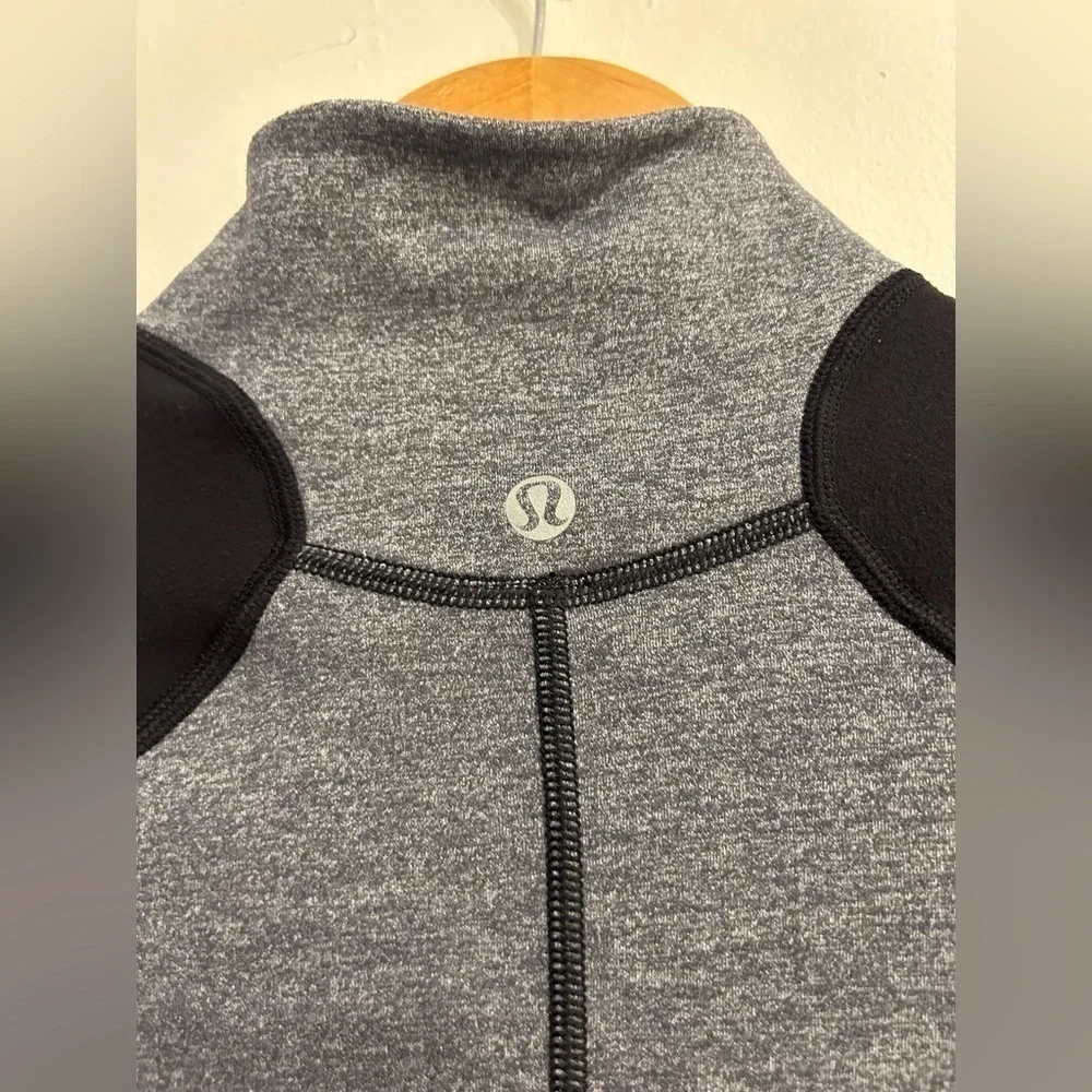 Lululemon 10 Ready To Rulu 1/2 Zip Pullover Black Grey Thumbholes REVERSIBLE - Picture 5 of 5